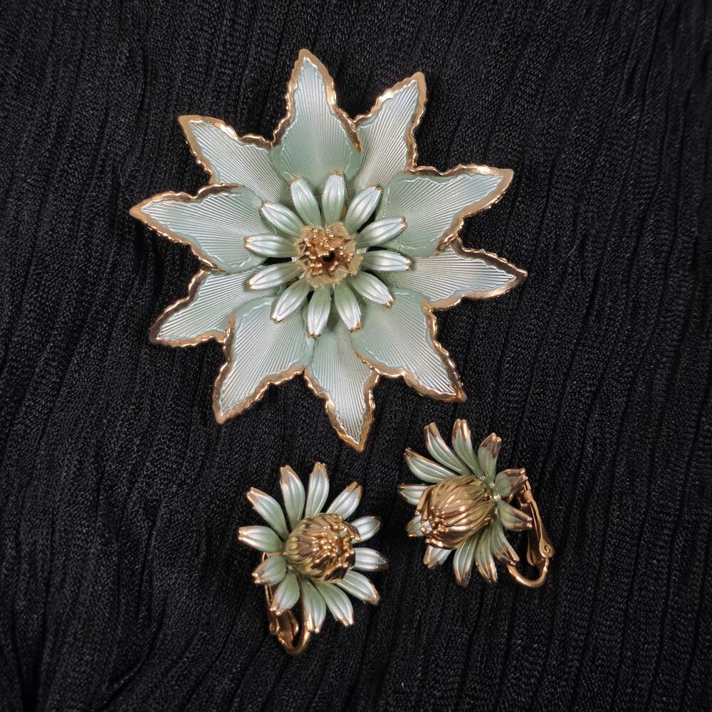 Vintage Mint Green Enamel Flower Brooch & Clip On Earrings Set Gold Tone